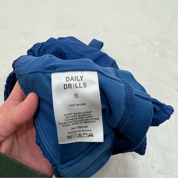 Daily Drills Blue Bubble Bra. Size small. Excellent condition! - Picture 4 of 4